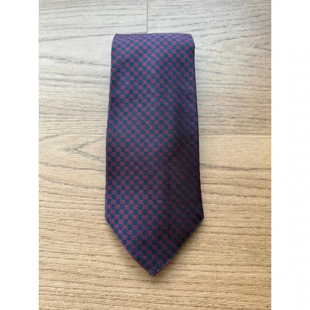 Gucci Mens Silk Tie Navy Blue Red GG Micro Monogram Logo Made in Italy Classic